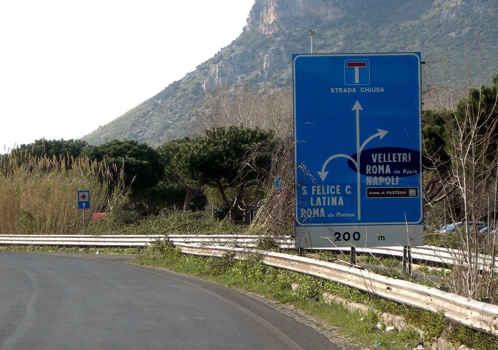Belvedere Monte Leano Hostal Terracina Exterior foto