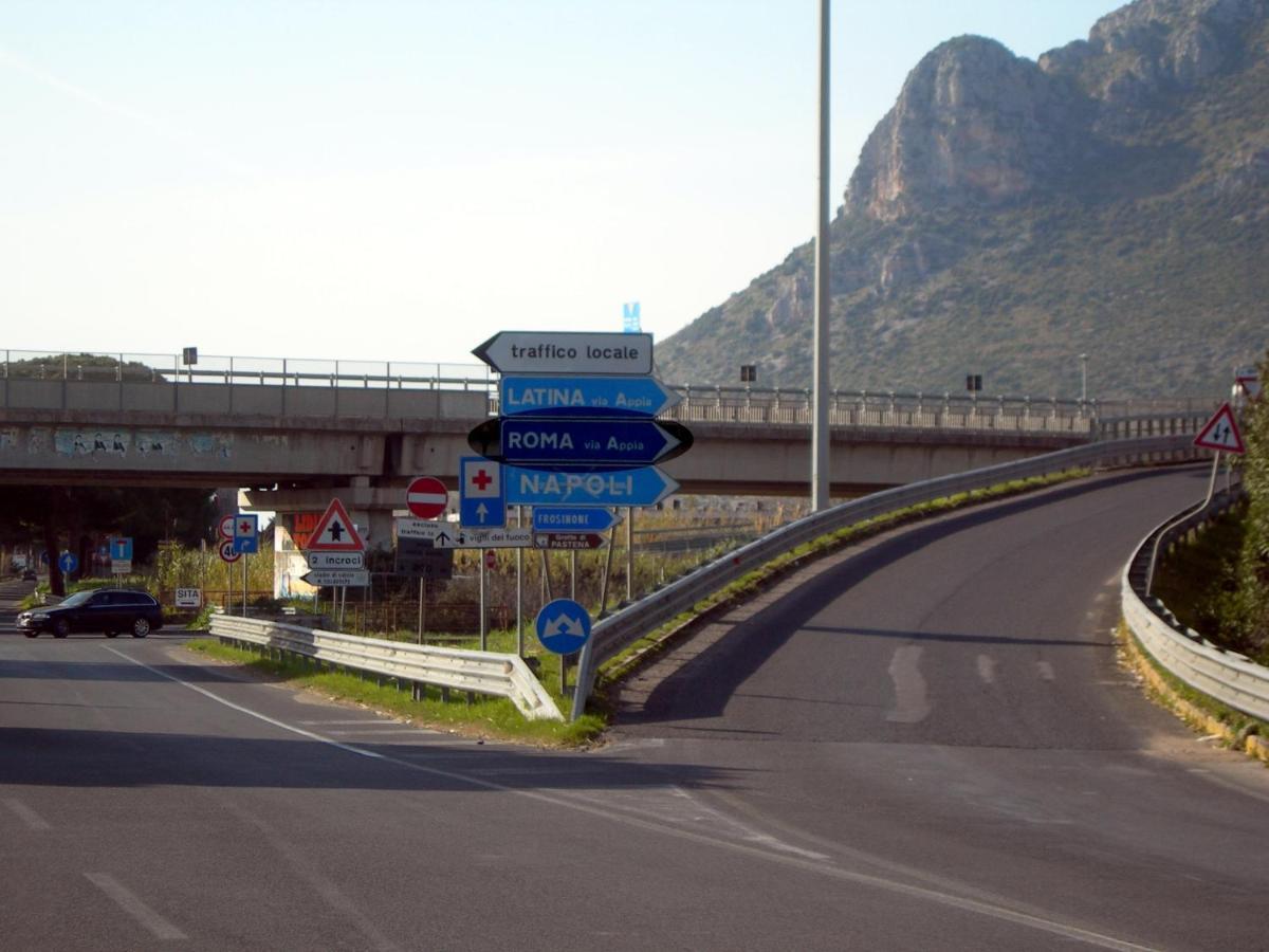 Belvedere Monte Leano Hostal Terracina Exterior foto